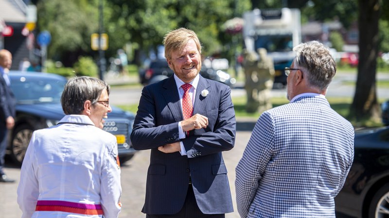 Koning Willem-Alexander op werkbezoek in Borger
